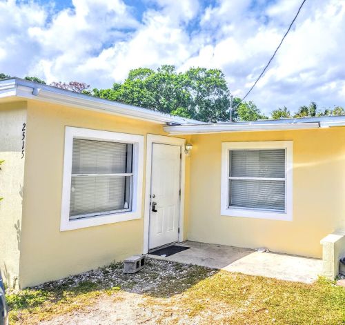 2515 Rolyat St, Fort Pierce, FL 34947-5323