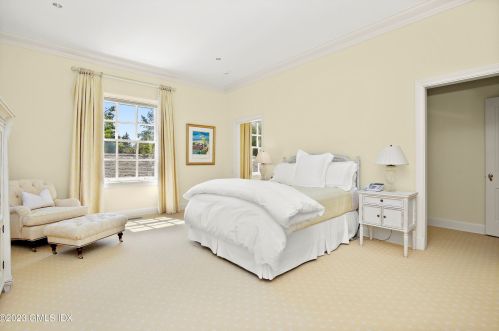 26 Andrews Farm Rd, Greenwich CT 06831-3100 exterior