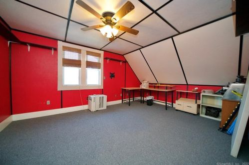 9 Fairview St, New Britain CT 06051-2707 exterior