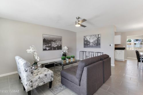 9621 Sellarole Rd, Tucson, AZ 85730-3013