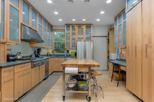 5533 Dorchester Ave, Chicago IL 60637-1720 exterior