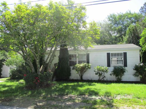 47 B St, Seabrook, NH 03874-6228