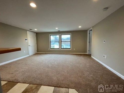 7 Carol Pl, Edison NJ 08817-4804 exterior