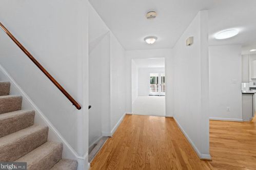 5307 Gln Grn Ct, Alexandria VA 22315-4230 exterior