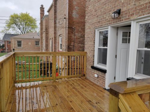 10814 Eberhart Ave, Chicago IL 60637-2403 exterior