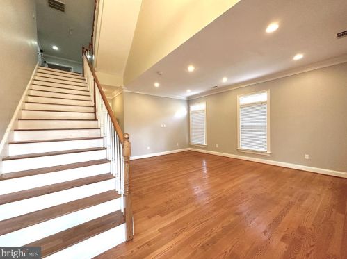 616 Burgundy Dr, Rockville MD  20850-1428 exterior