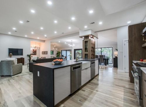 6710 Cliffbrook Dr, Dallas TX  75254-7904 exterior