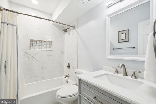 1715 Belle Haven Rd, Alexandria VA  22307-1223 exterior