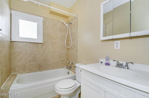 522 Broas St, Belding MI 48809-1911 exterior