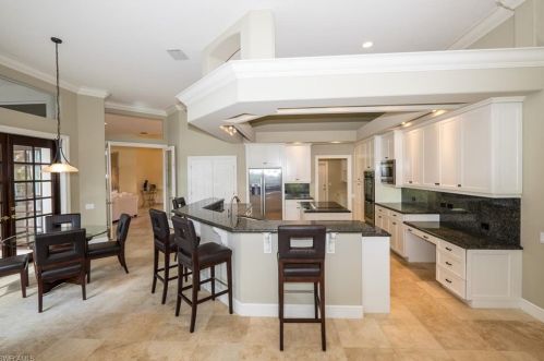 13770 Pondview Cir, Naples FL 34119-0912 exterior