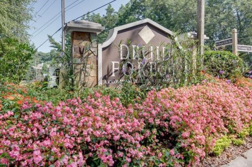 1394 Crossing Dr, Atlanta GA  30329-3571 exterior