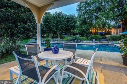 13606 Mt Prospect Dr, Rockville MD 20850-3510 exterior