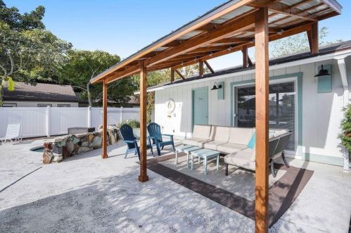 1548 Beach St, Meskegon MI  49441-1006 exterior