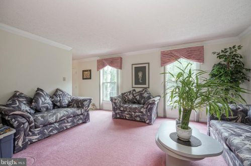 42 Hamilton Lk Dr, Trenton NJ 08619-3437 exterior