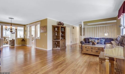 5 Heritage Ln, Morristown, NJ 07960-4740