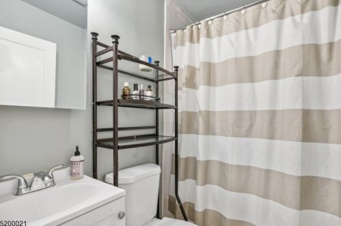 70 Lindsley Ave, Irvington NJ 07111-1749 exterior