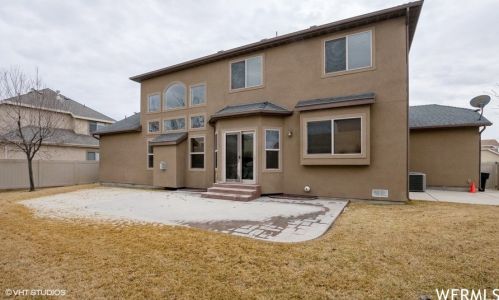 6352 Fish Lk Dr, Taylorsville UT 84081-5579 exterior