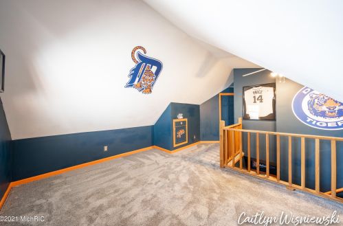 941 Northlawn St, Grand Rapids MI 49505-3717 exterior