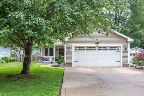 970 Bryce Ave, Aurora, OH 44202-9528