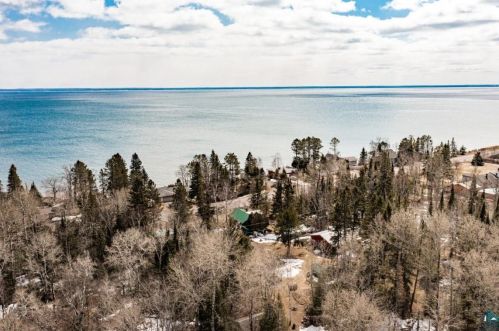 9439 Congdon Blvd, Duluth MN 55804-2733 exterior