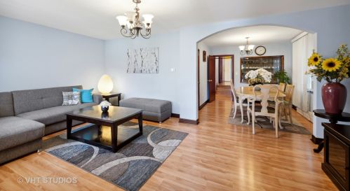 2907 Nagle Ave, Chicago, IL 60634-4941