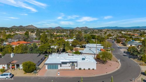 9052 29th St, Phoenix AZ  85028-5302 exterior