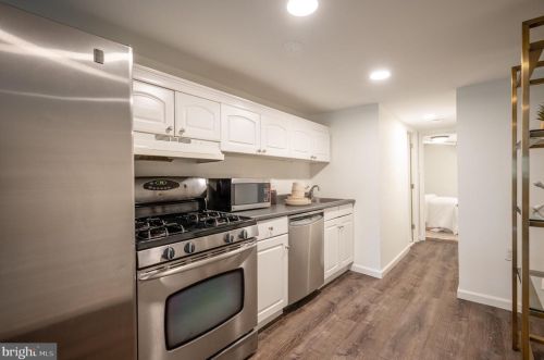 1302 Massachusetts Ave, Washington DC 20019-2941 exterior