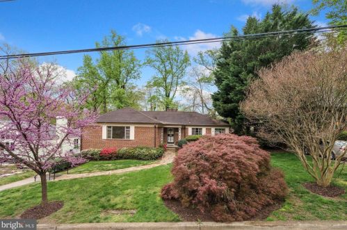 3016 Chestnut St, Washington, DC 20015-1408