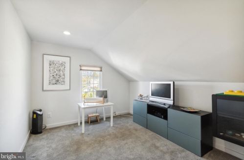 134 Linwood Ave, Ardmore PA 19003-3128 exterior