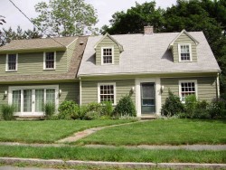 6 Grayson Ln, Newton, MA 02462-1009