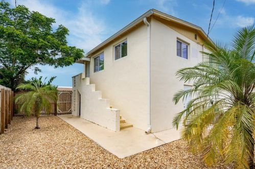 702 105 Ave, Naples FL 34108-1838 exterior