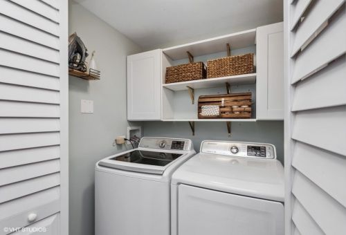 2139 Roscoe St, Chicago IL  60618-6273 exterior