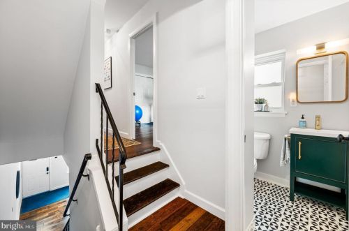 864 20th St, Philadelphia PA  19130-2025 exterior