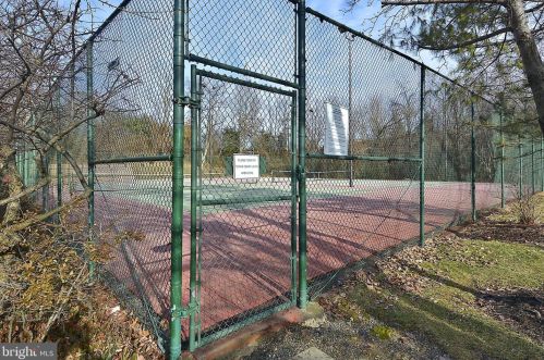 807 Howard St, Alexandria VA 22304-5470 exterior