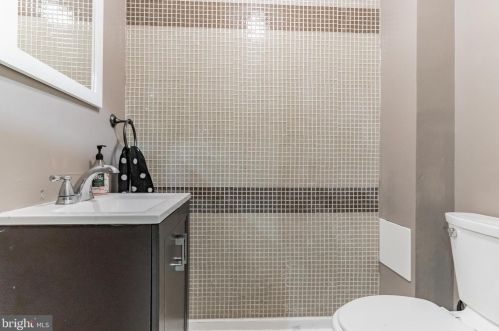 41 Durham St, Philadelphia PA 19119-1821 exterior