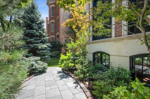 2226 Magnolia Ave, Chicago IL  60614-3104 exterior