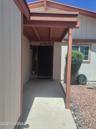 3401 Mormon Dr, Tucson, AZ 85730-2729