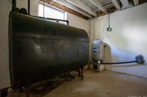 12 Linda Ave, Uncasville CT 06382-1723 exterior