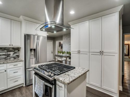 3225 Chapel Downs Dr, Dallas TX 75229-5834 exterior