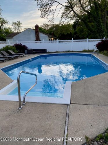 5 Lawley Ct, West Long Branch, NJ 07764-1204