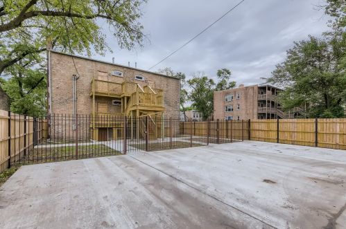 6400 Eberhart Ave, Chicago IL 60637-3325 exterior