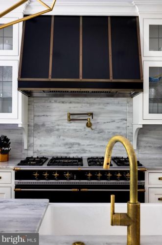 104 Mermaid Ln, Philadelphia PA 19118-3246 exterior