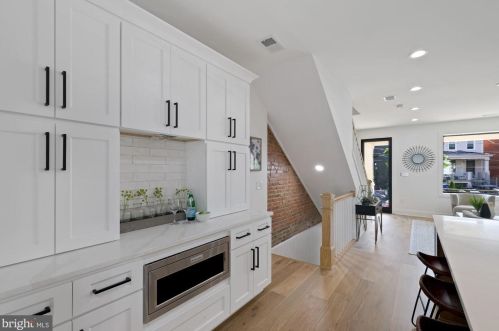 2410 37th St, Washington DC  20007-1835 exterior