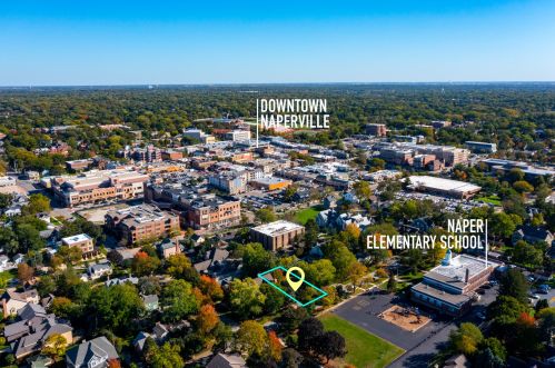 16 Eagle St, Naperville, IL 60540-4422