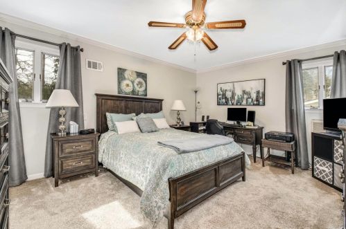 38 Fuller St, Huntington Station NY 11746-6657 exterior