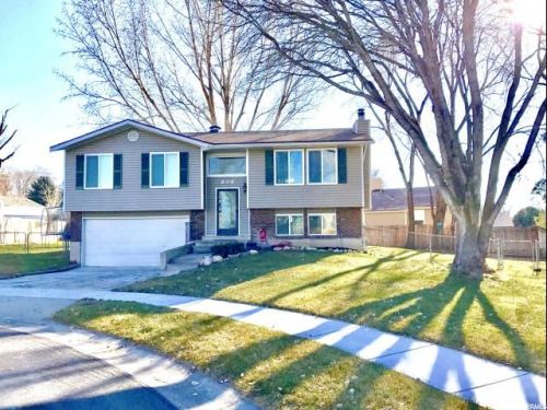 906 Peach Blossom Cir, Sandy, UT 84094-3048