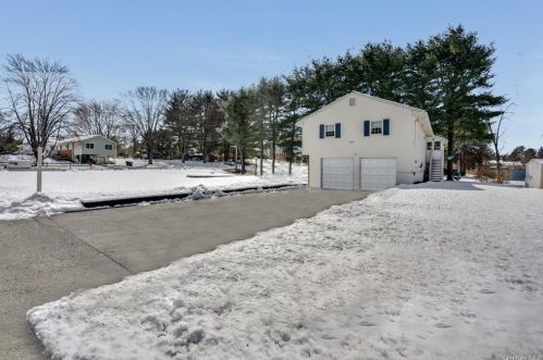 102 Meadow Ln, Poughkeepsie NY 12603-3278 exterior