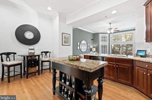 5235 Bessley Pl, Alexandria VA 22304-8646 exterior