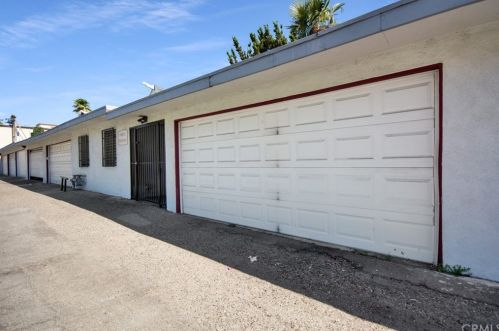 303 Acacia Ave, Fullerton CA  92831-4022 exterior