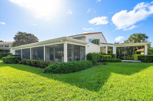 9 Hampshire Ln, Boynton Beach FL 33436-7414 exterior